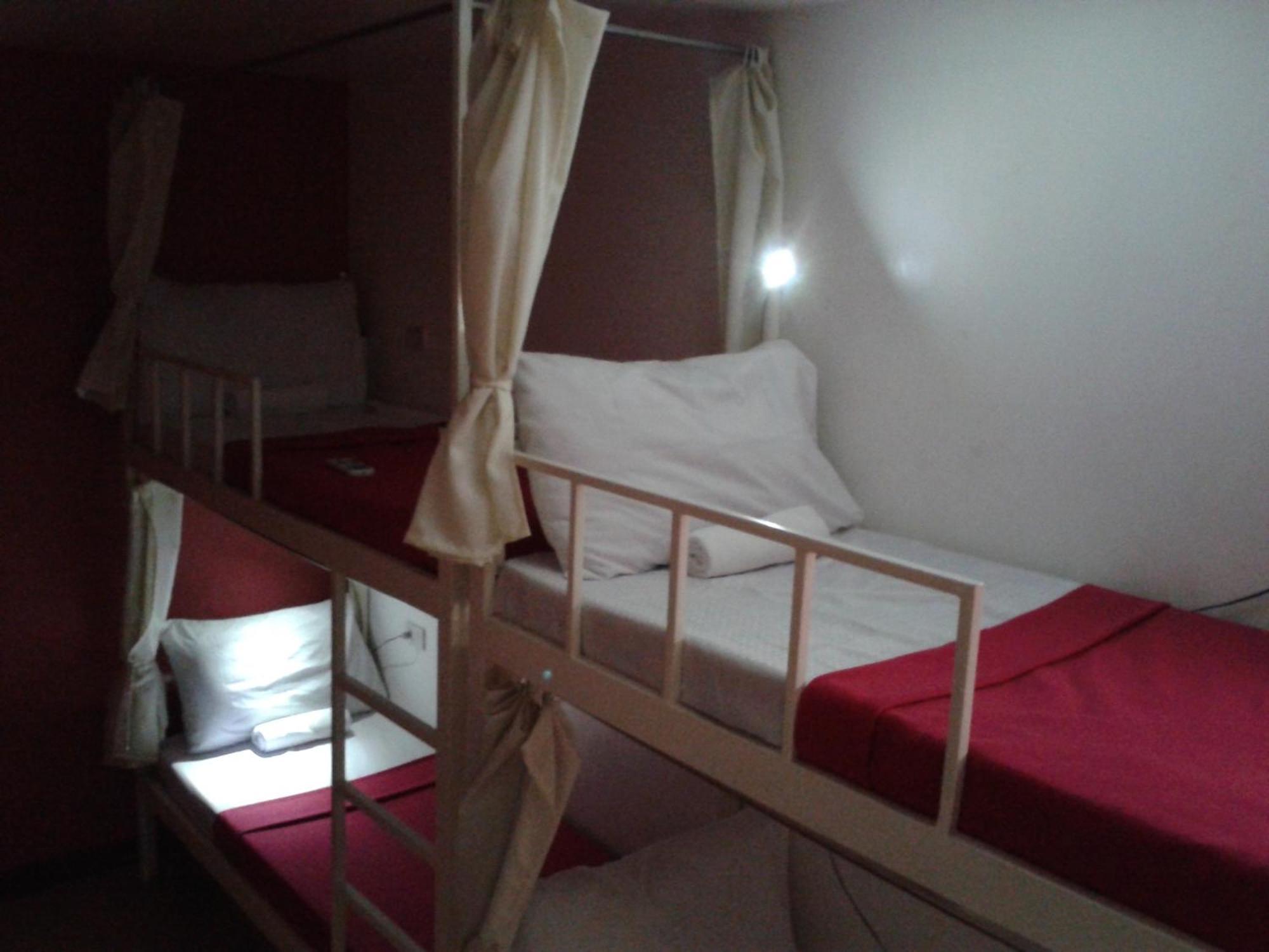 Crossroads Hostel Manila Mandaluyong Bilik gambar
