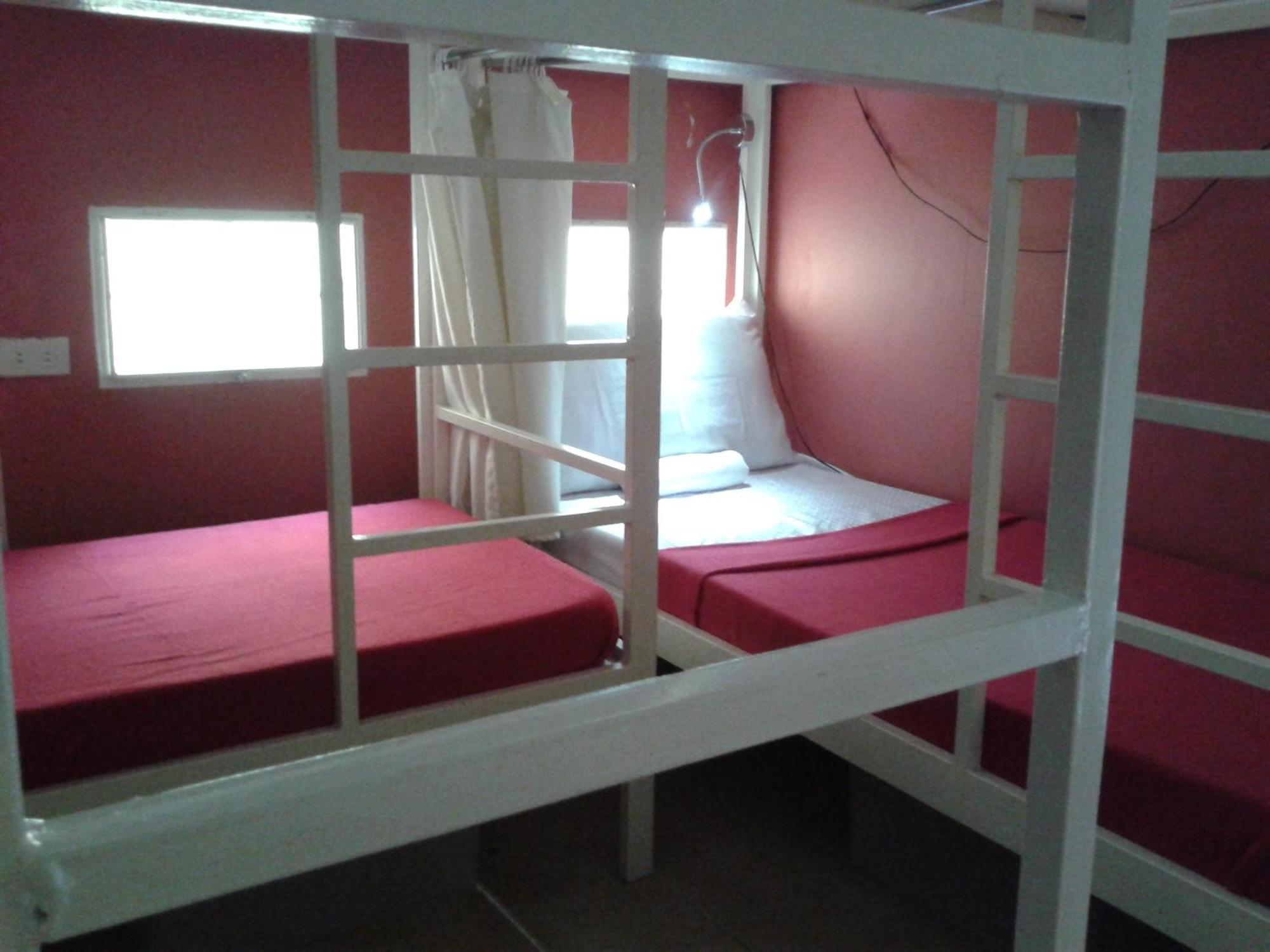 Crossroads Hostel Manila Mandaluyong Bilik gambar
