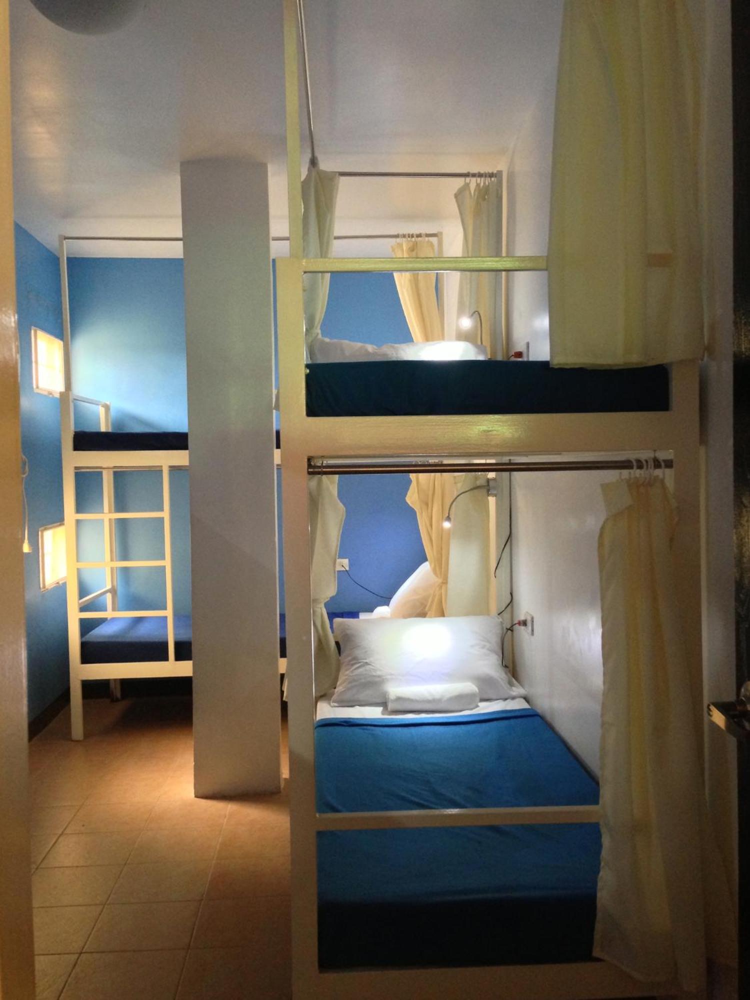 Crossroads Hostel Manila Mandaluyong Bilik gambar