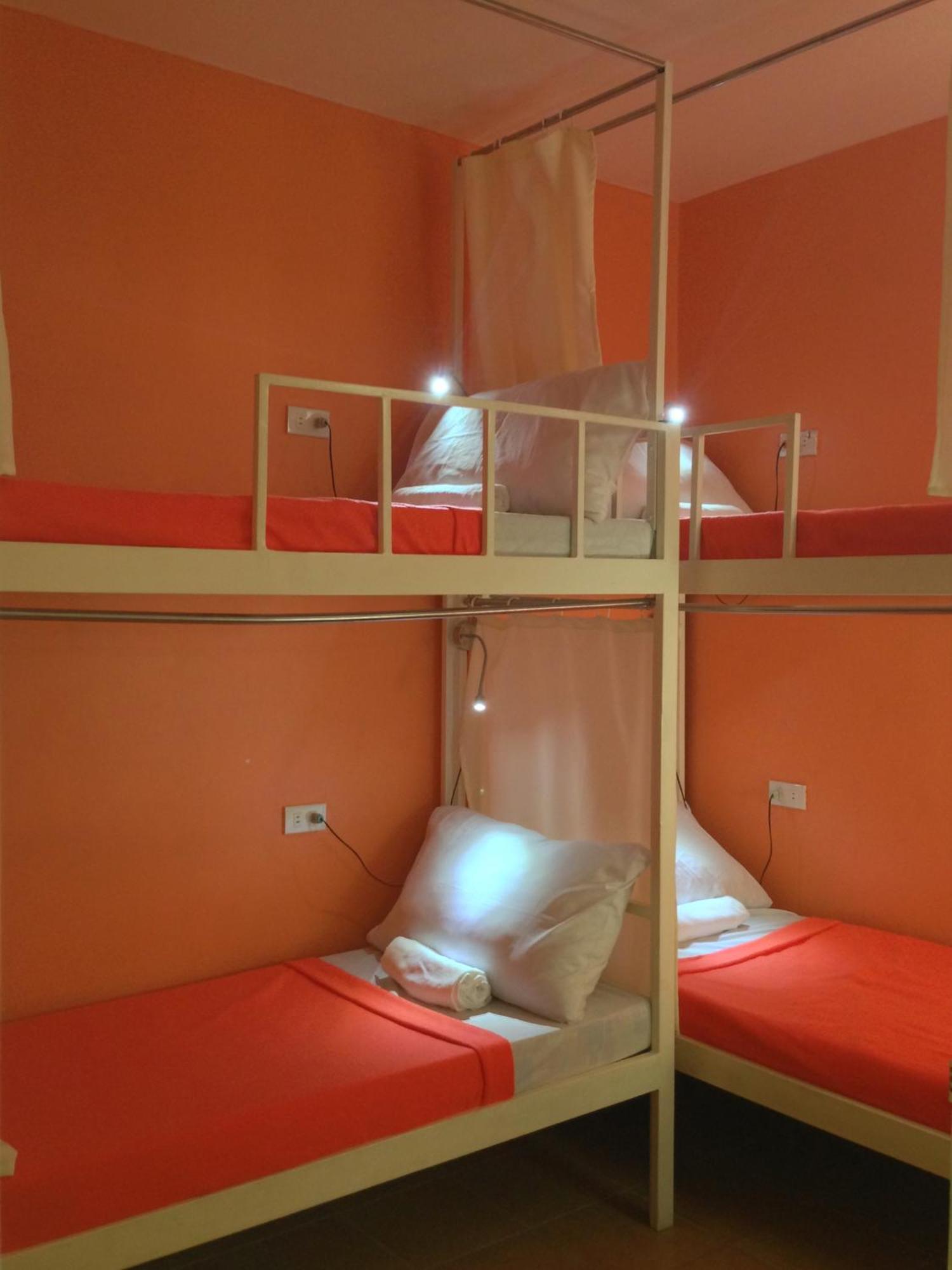 Crossroads Hostel Manila Mandaluyong Bilik gambar