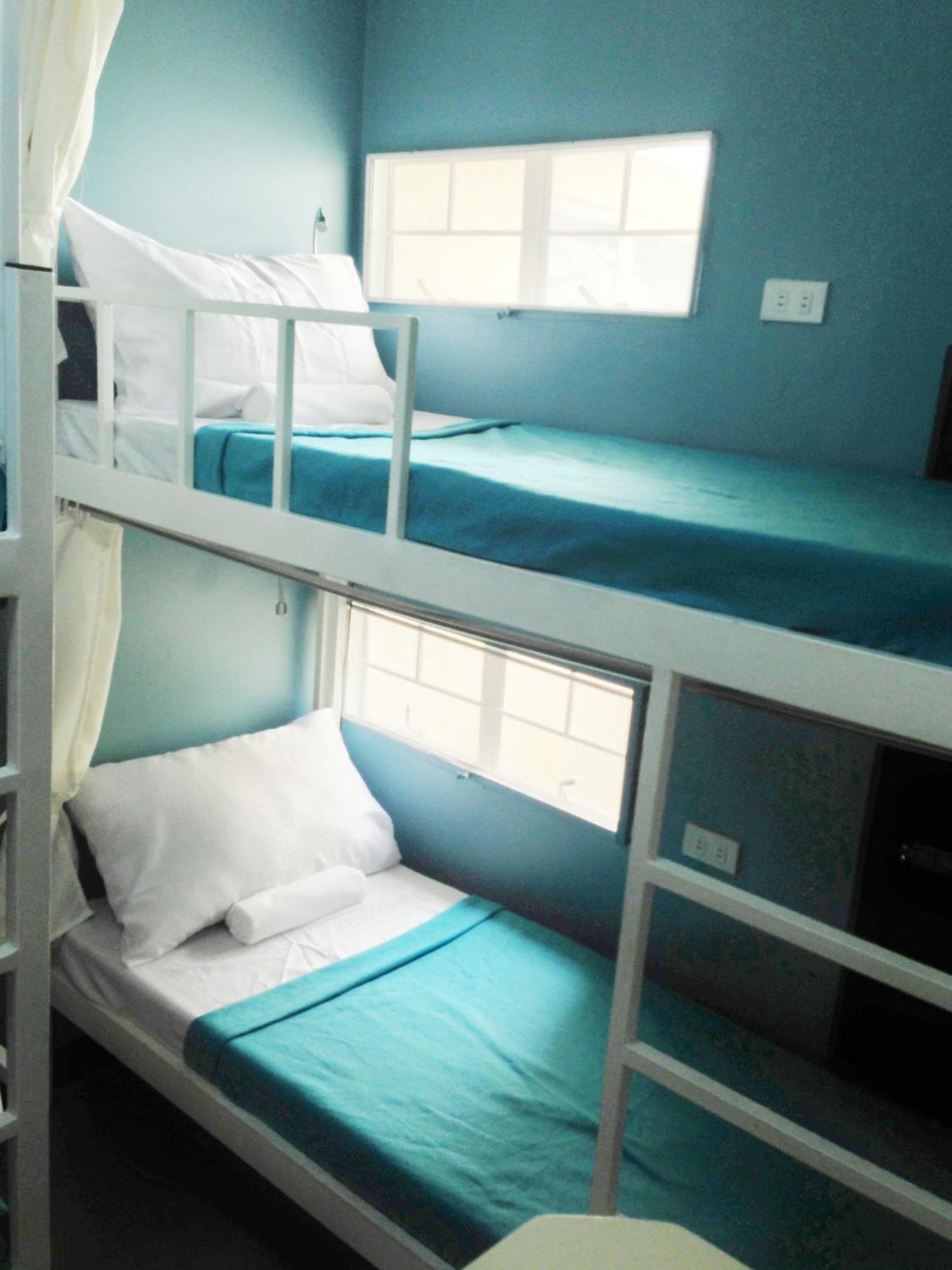 Crossroads Hostel Manila Mandaluyong Bilik gambar